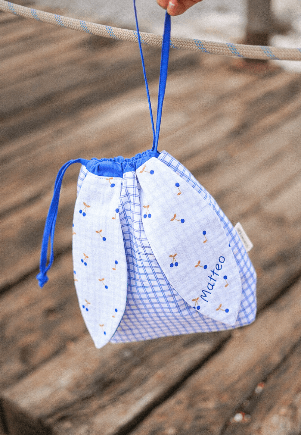 Bolsa de merienda para niño personalizada con el nombre del bebé azul cerezas azules