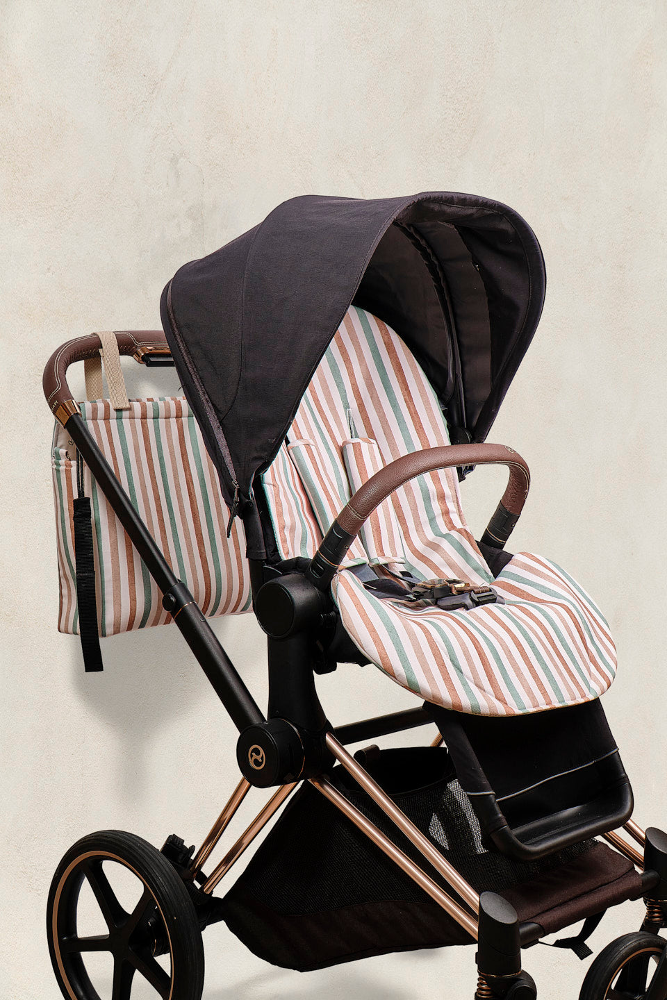 Bolso organizador mediano – Riviera Stripe – Equilibrio entre capacidad, orden y estilo