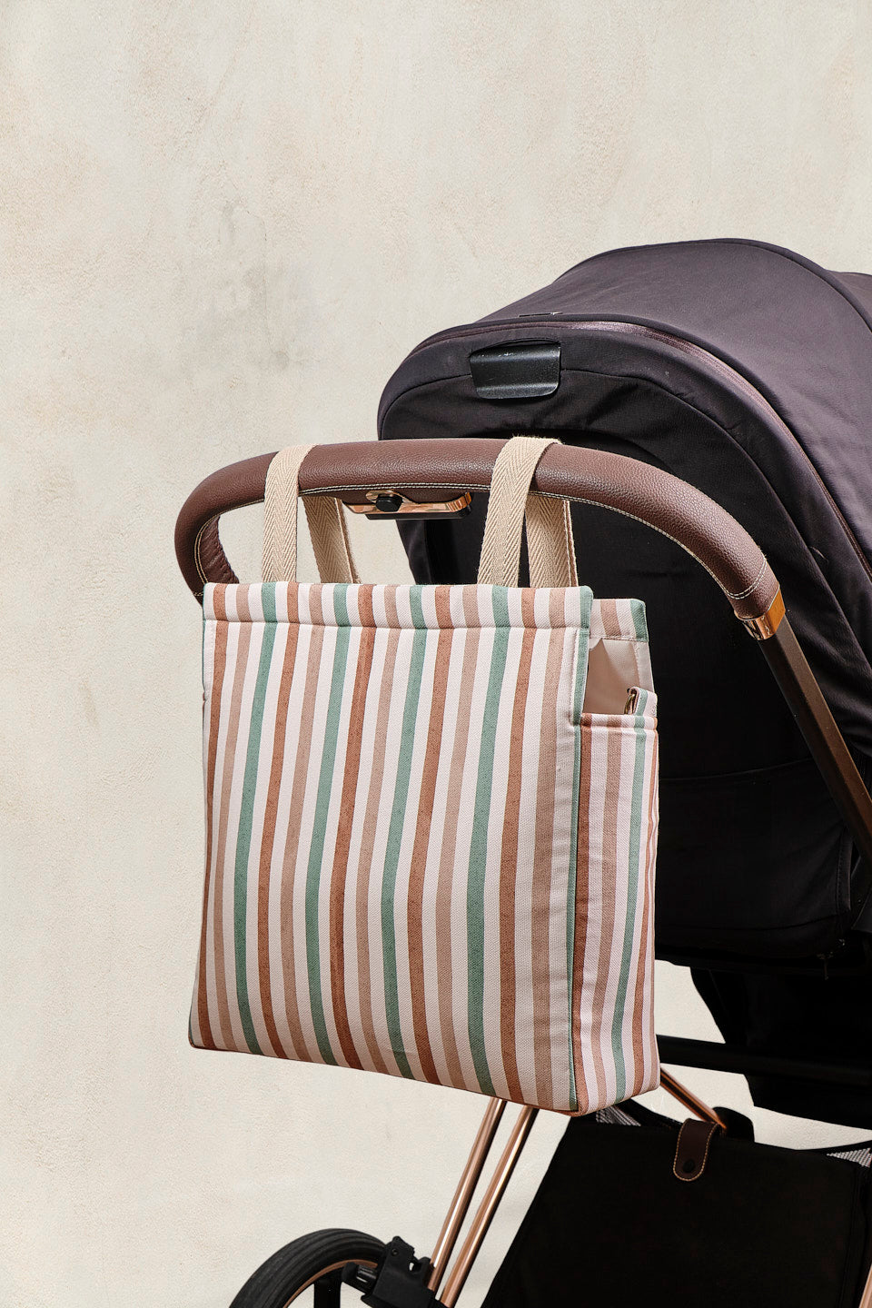 Bolso organizador mediano – Riviera Stripe – Equilibrio entre capacidad, orden y estilo