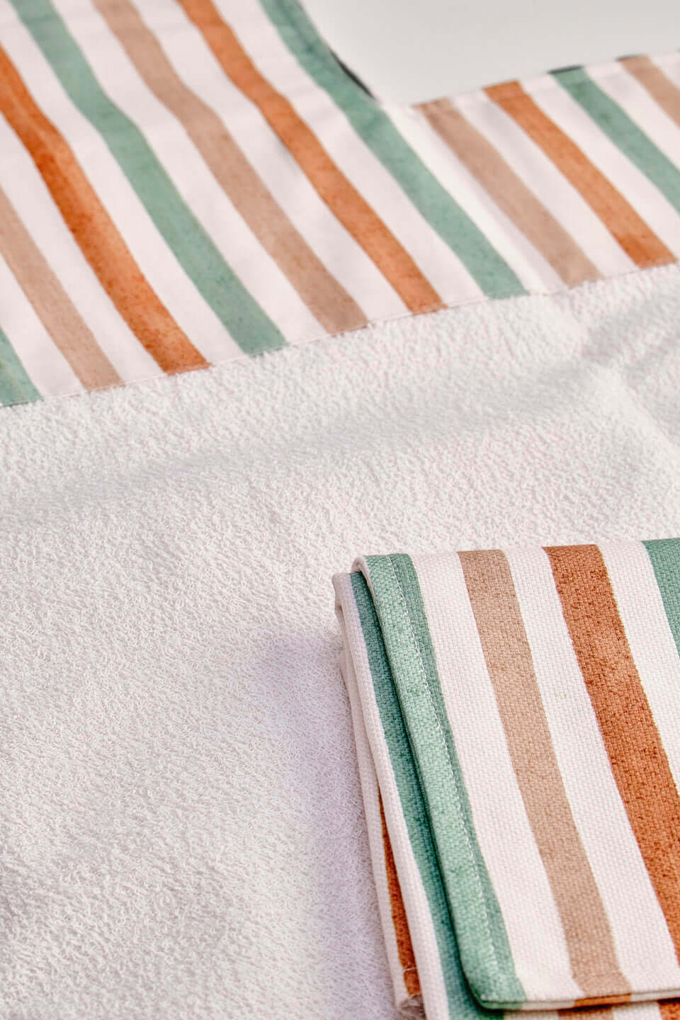 Cambiador portátil Riviera Stripe · Impermeable y acolchado