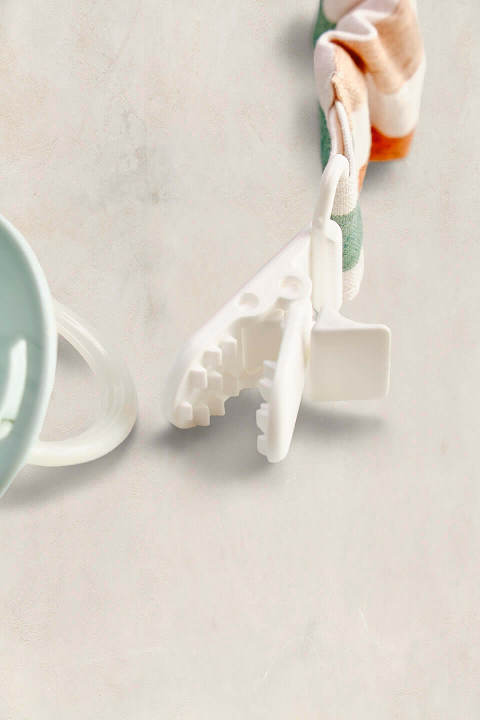 Chupetero rizado Riviera Stripe · Suave y seguro