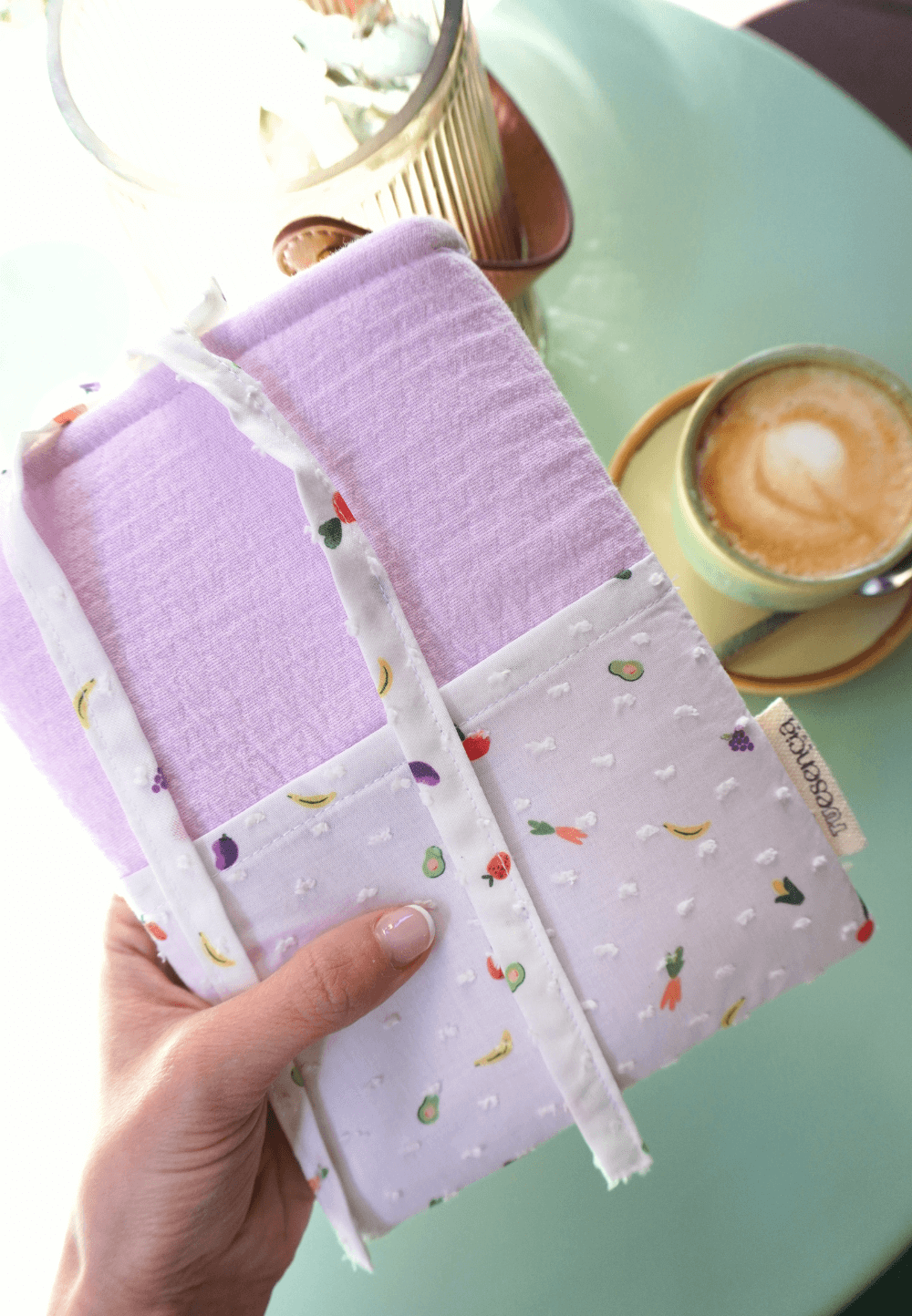 moderna funda de ebook en lila vichy con lacitos de algodón