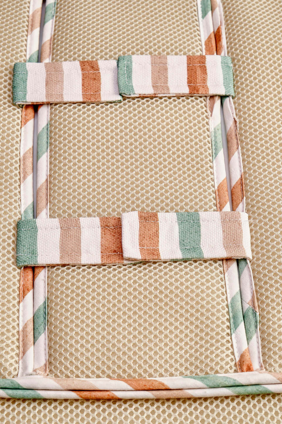 Funda para silla de carro gemelar – Riviera Stripe – Acolchada y lavable