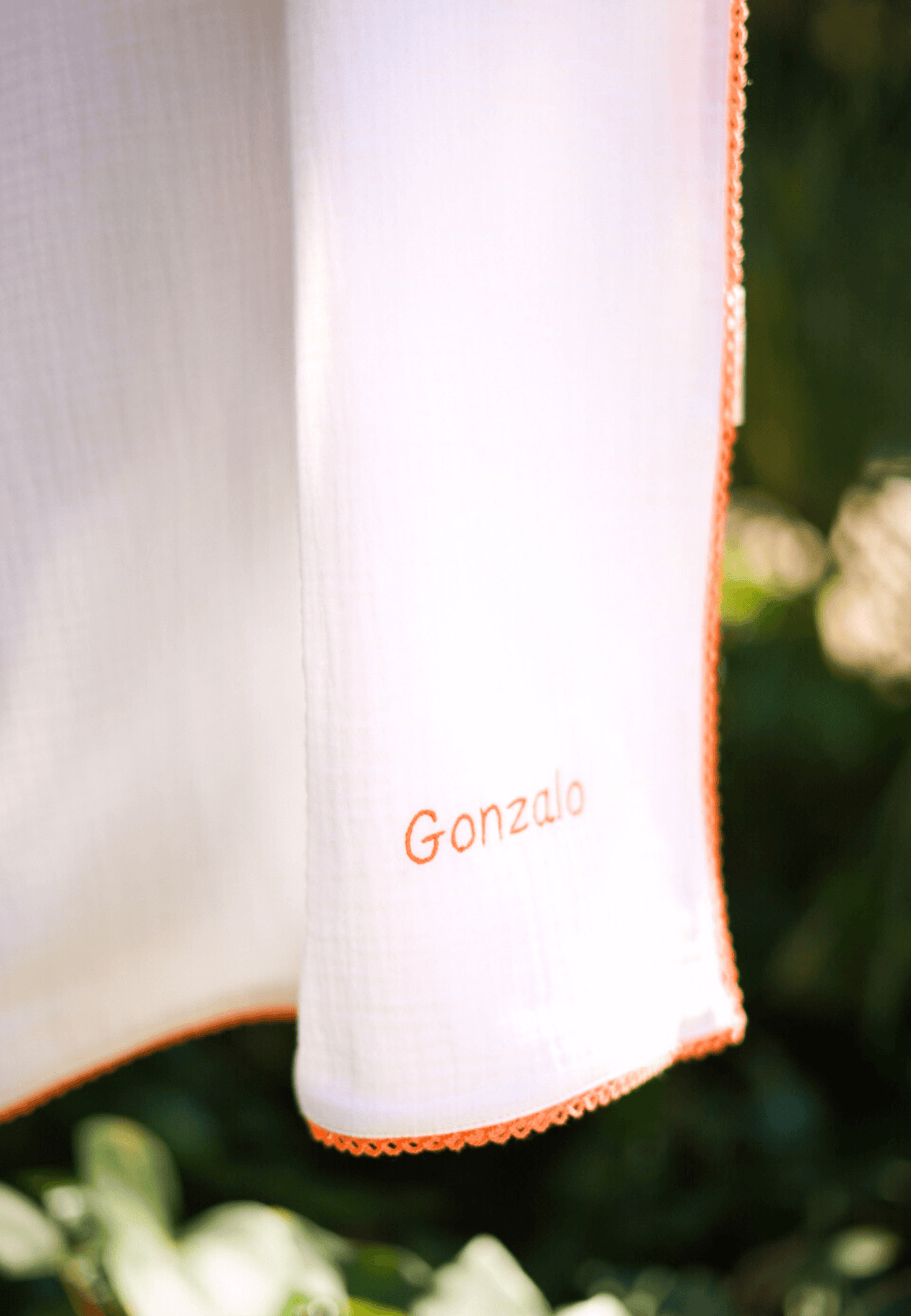 manta blanca de muselina para bebe personalizada bordada