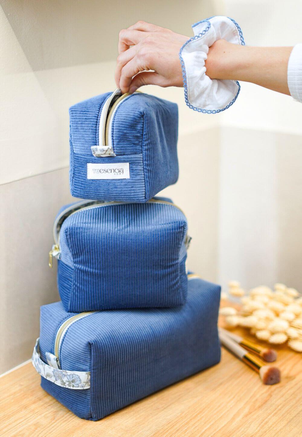 juego de neceser de viaje a juego en pana azul para mujer