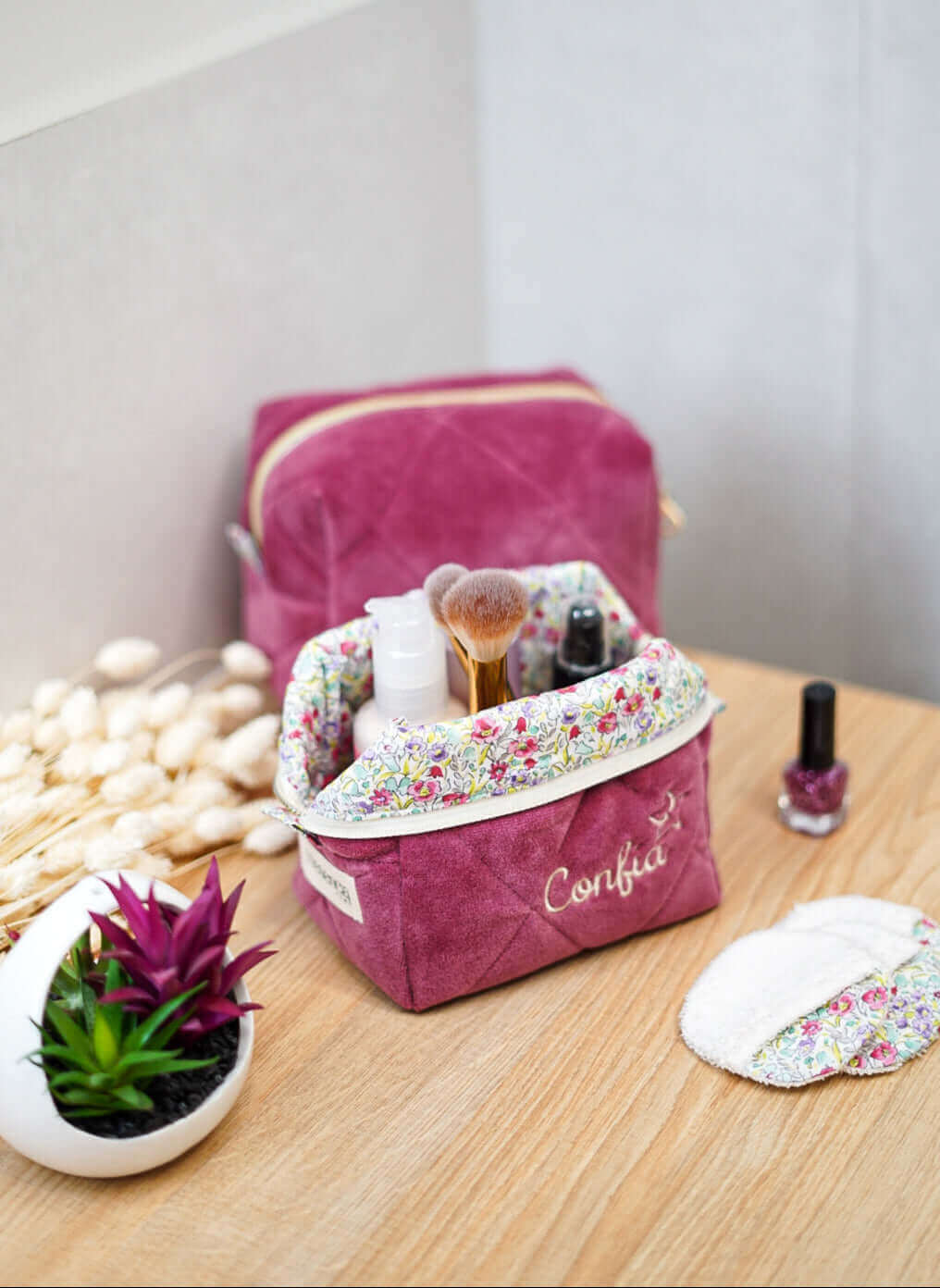 neceseres rosas de viaje maquillaje