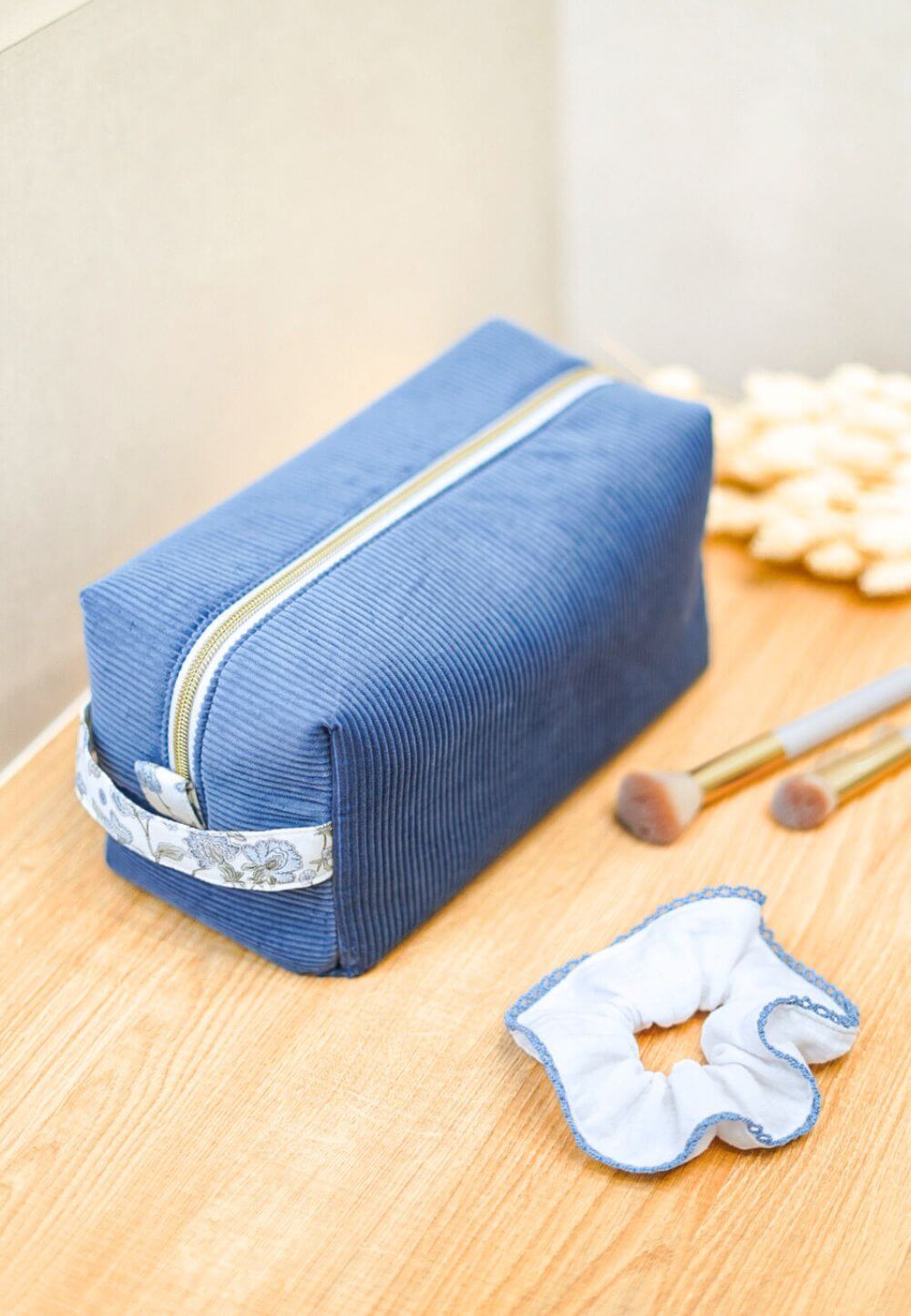 neceser grande azul para mujer personalizado para productos del cabello pelo