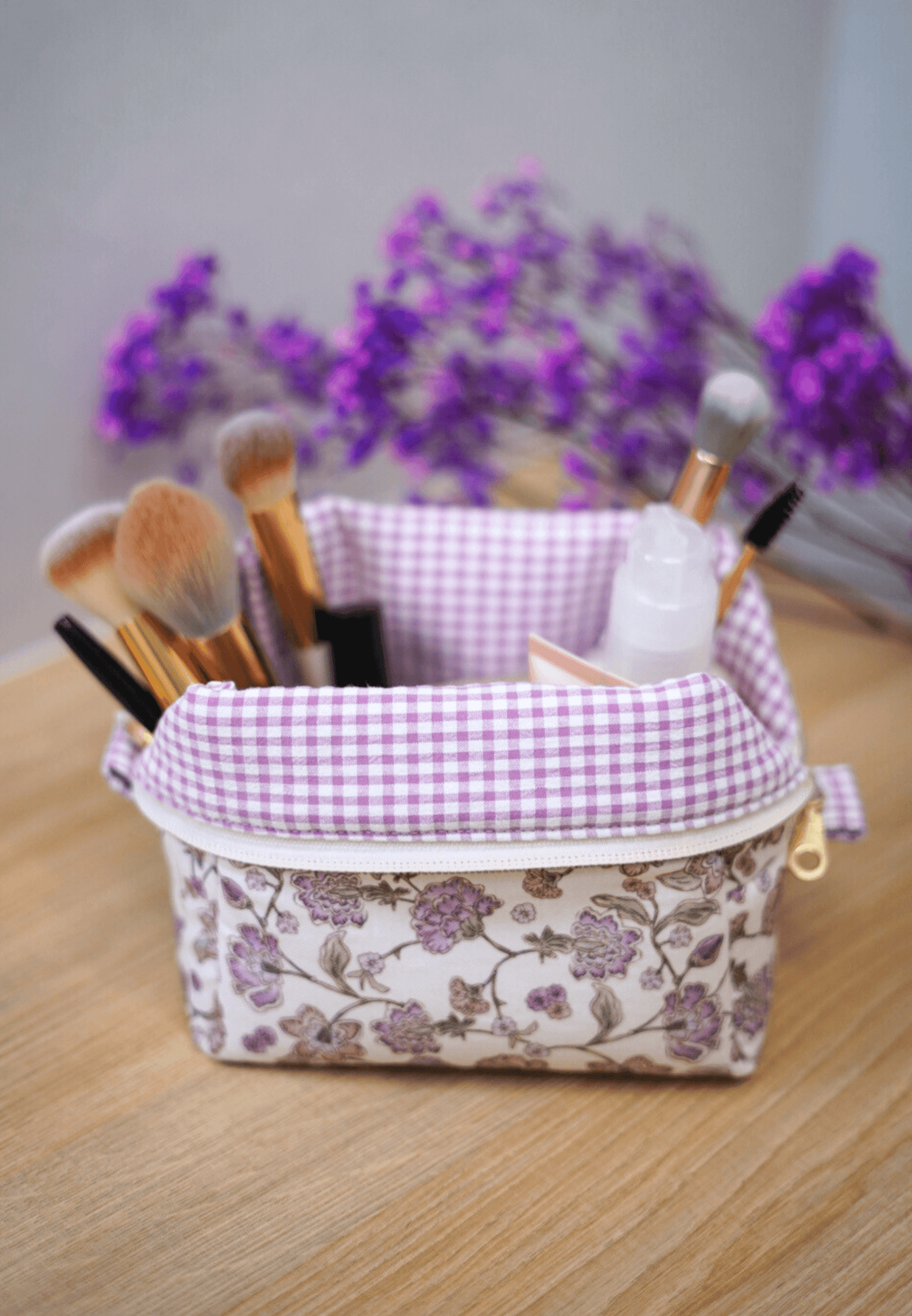 neceser de maquillaje de viaje violeta