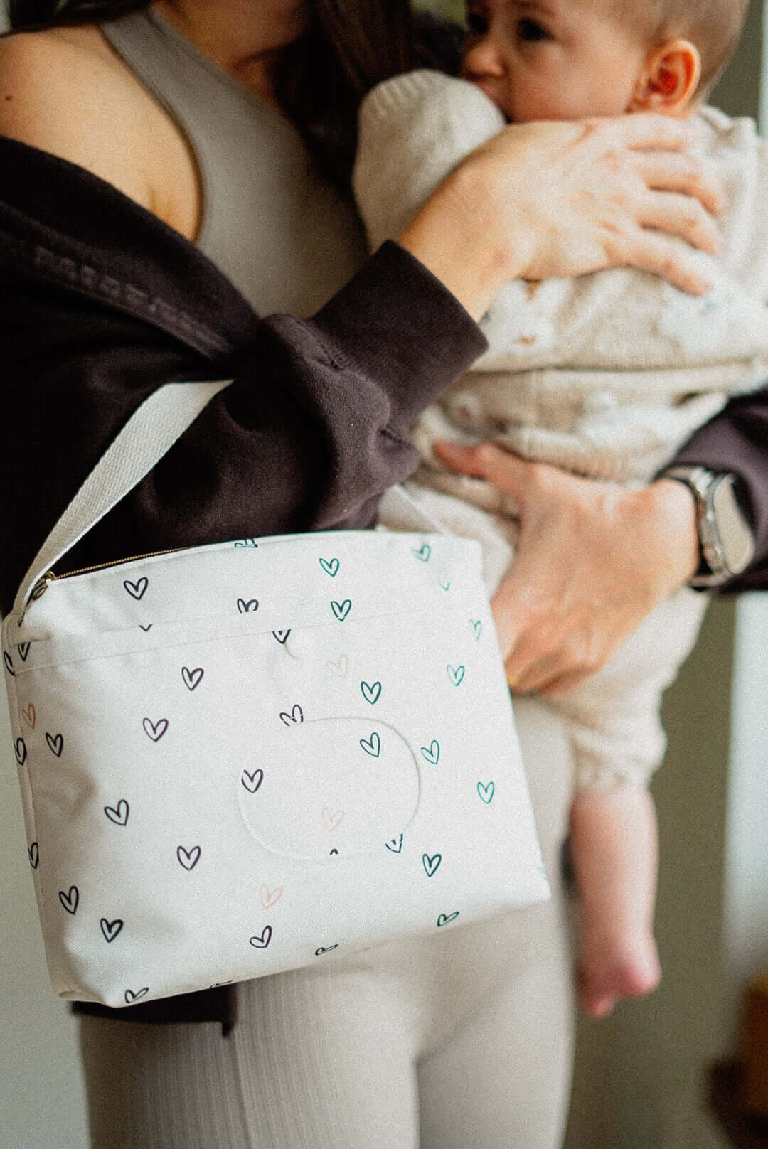 pañalera para bebé personalizada con estampado de corazones
