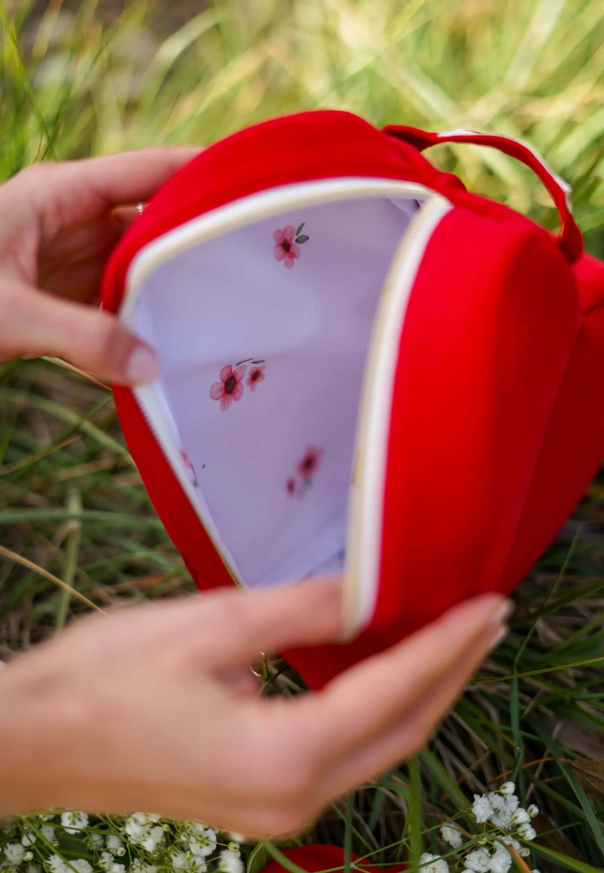 Neceser impermeable mujer hecho a mano en terciopelo rojo
