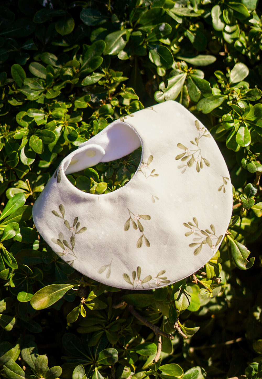 Babero Olive Bloom · Interior impermeable