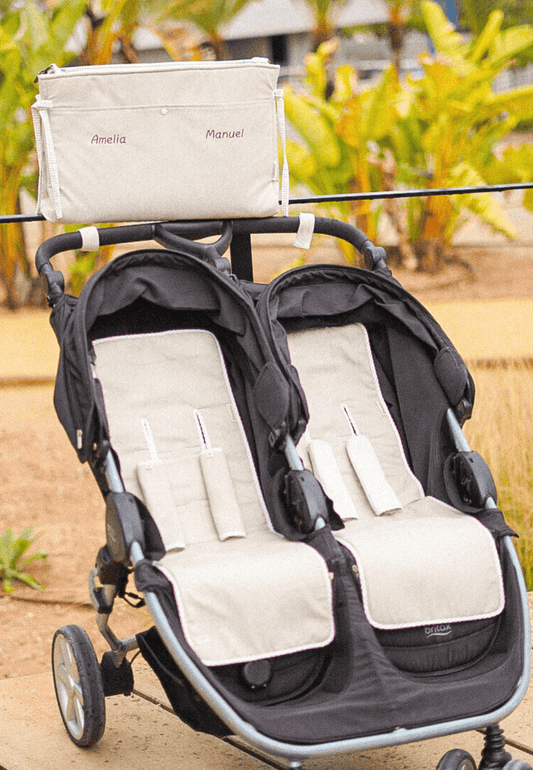 Bolso gemelar y colchonetas para carrito doble, diseñado para mellizos y gemelos con estilo y funcionalidad.