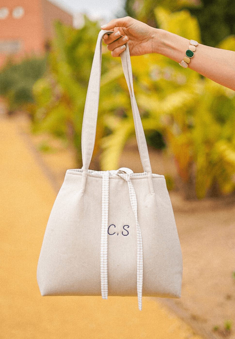 Bolso beige con iniciales personalizado bordado para mujer
