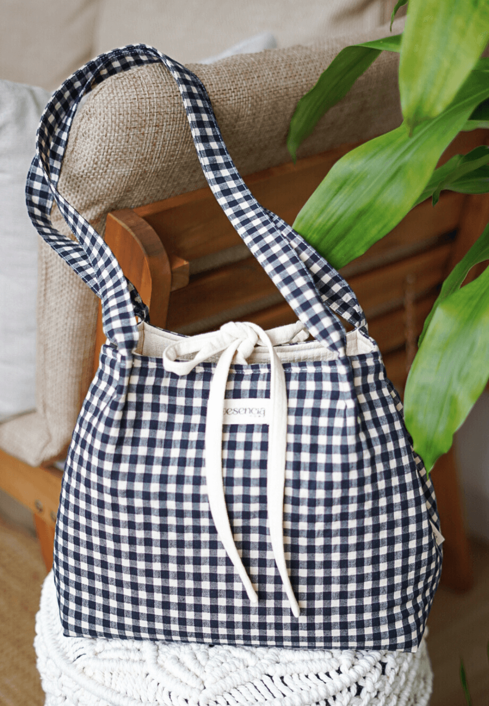 bolso de tela negro vichy para mujer con lacitos impermeable