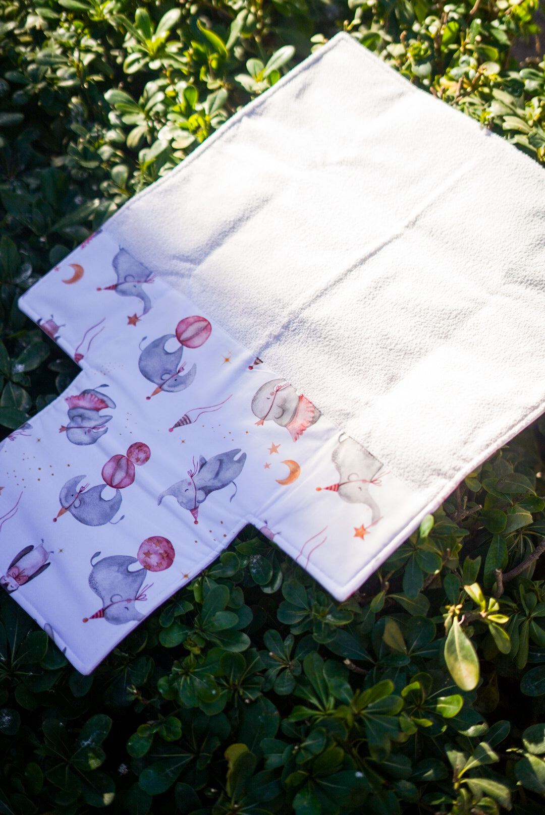 cambiador bebe portatil con toalla impermeable y algodón organico hecho a mano