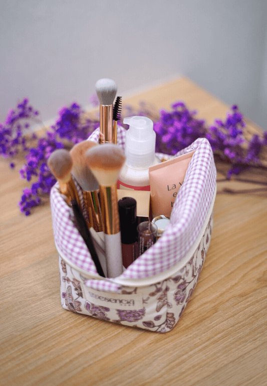 neceser de maquillaje violeta