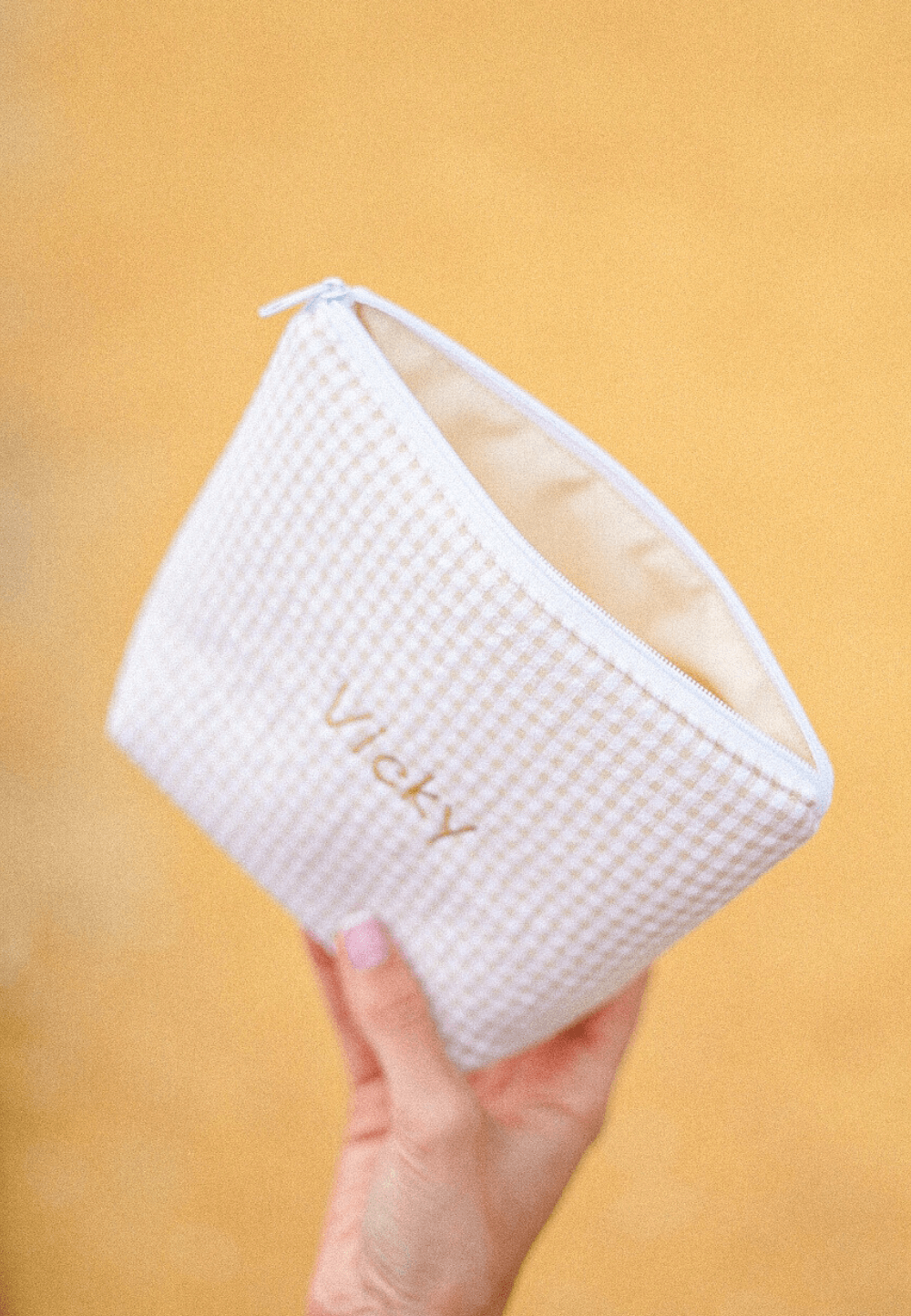 Neceser personalizado impermeable para llevar en el bolso vichy beige y blanco