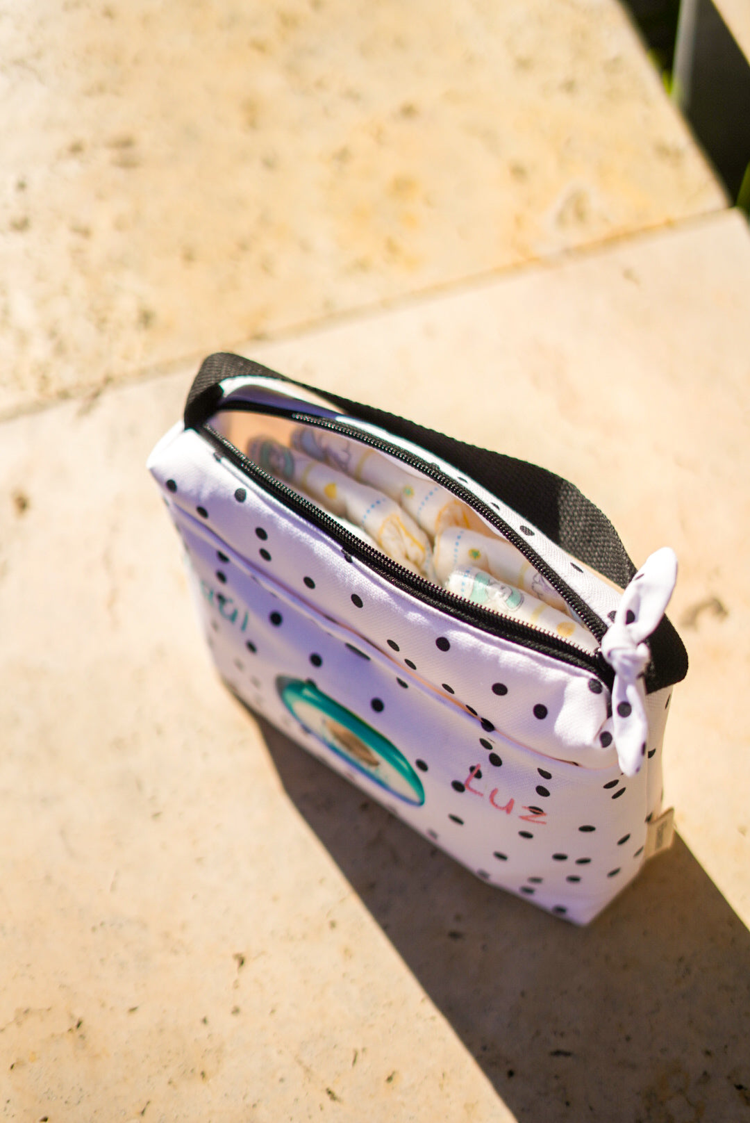 Pañalera Black Dots · Todo a mano, con estilo