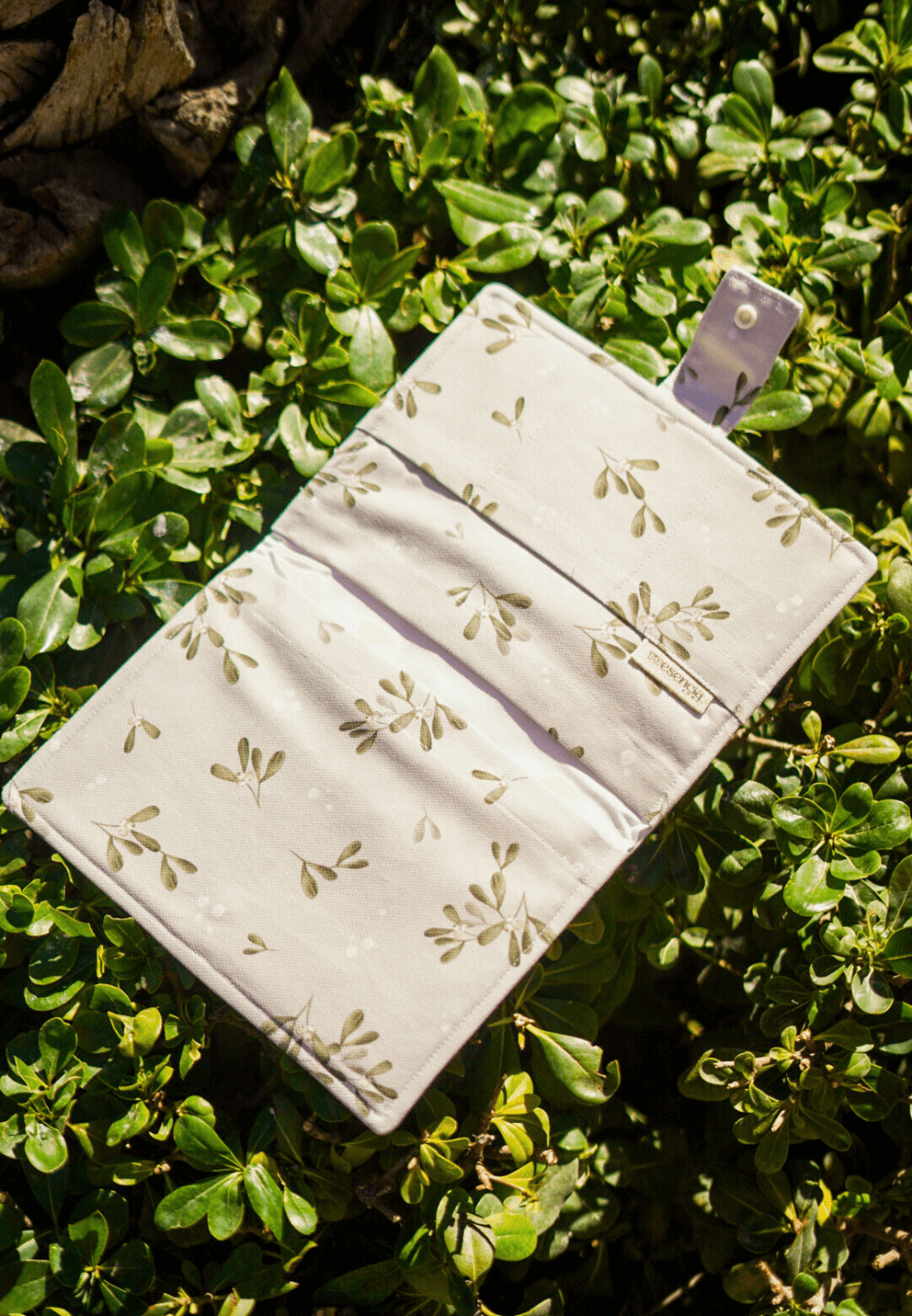 Portadocumentos Olive Bloom · Personalizado e Impermeable