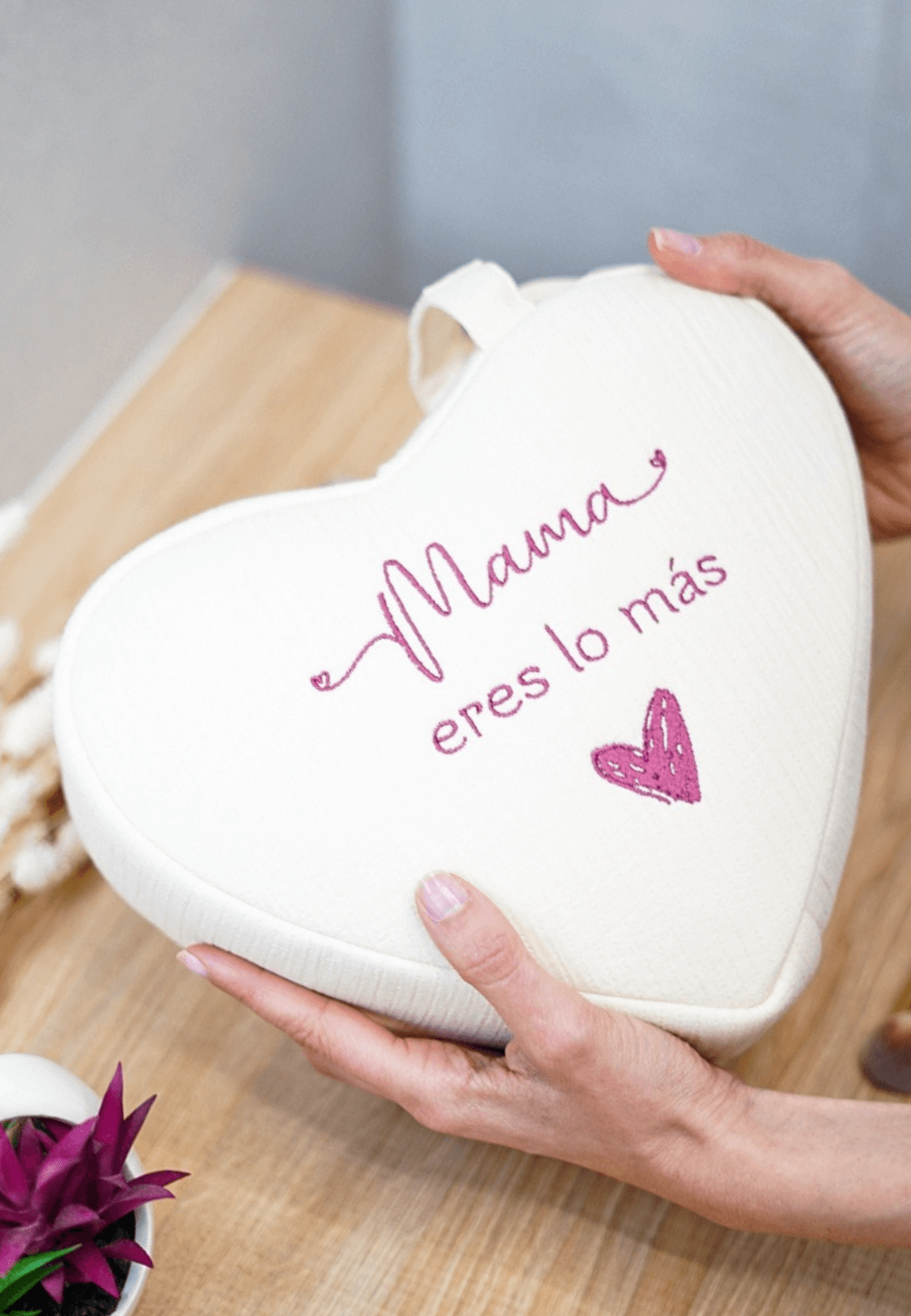 neceser de corazón artesanal hecho a mano beige