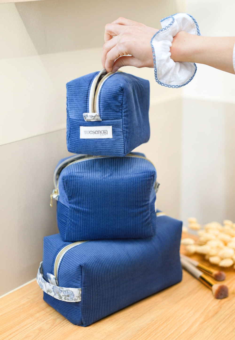 Set de Viaje Azul Midnight · 3 Neceseres de Pana Florencia